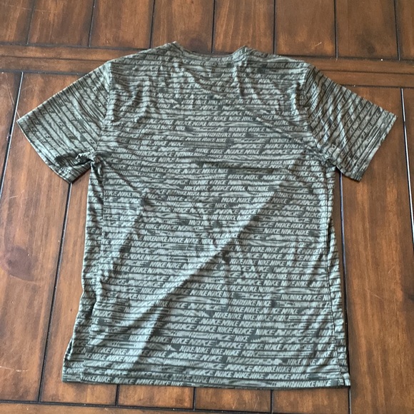 Nike DriFit Tee Army/Forest Green. Size Medium. Worn - Picture 2 of 5